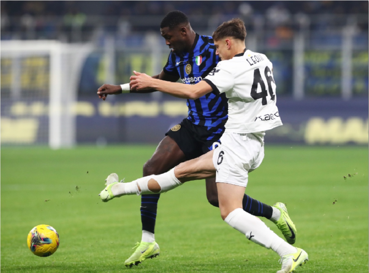 Manchester United and Newcastle attempted a last-ditch hijack of Liverpool's move for Giovanni Leoni