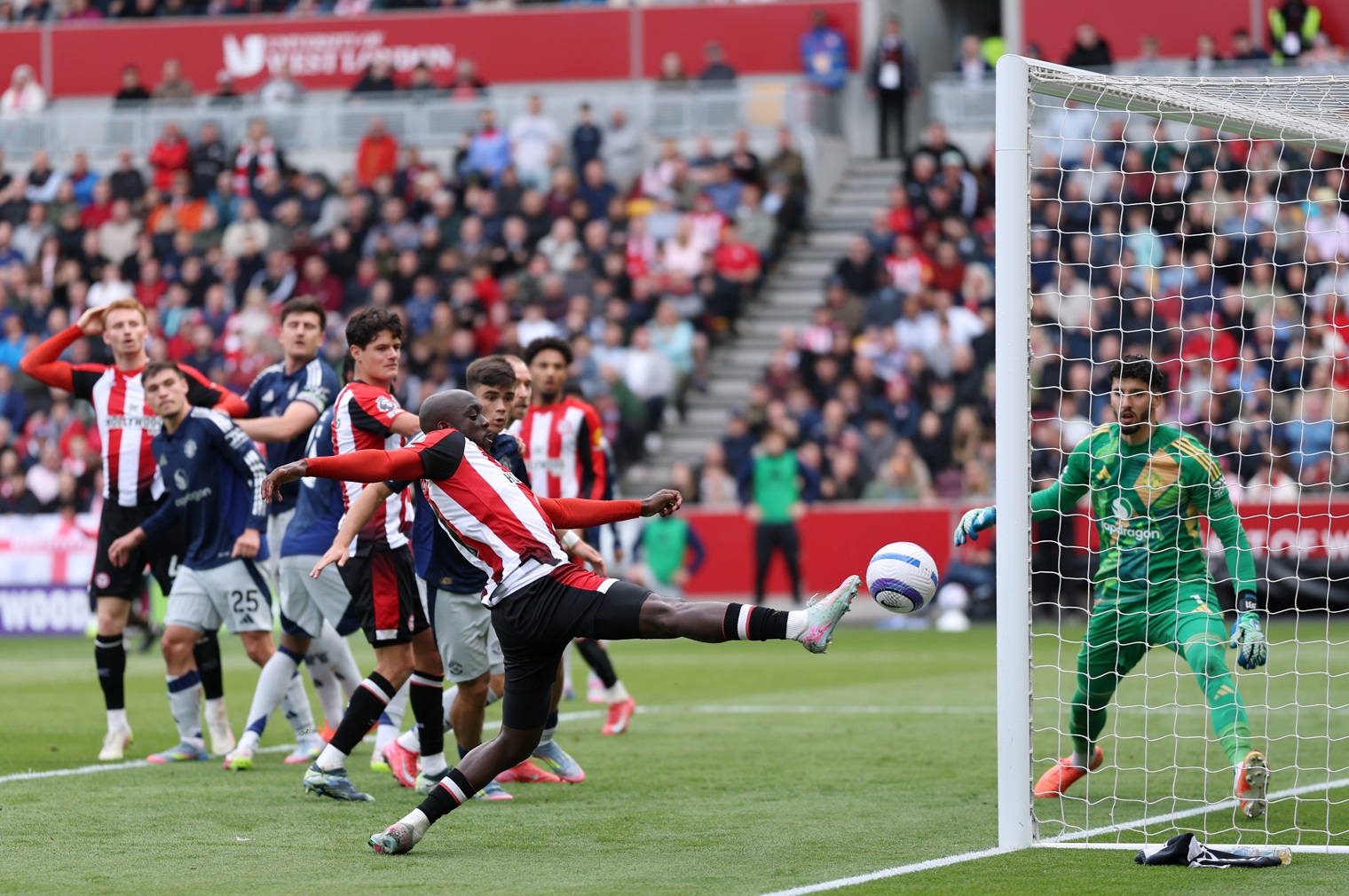 Newcastle have submitted a £40m offer to Brentford for Yoane Wissa