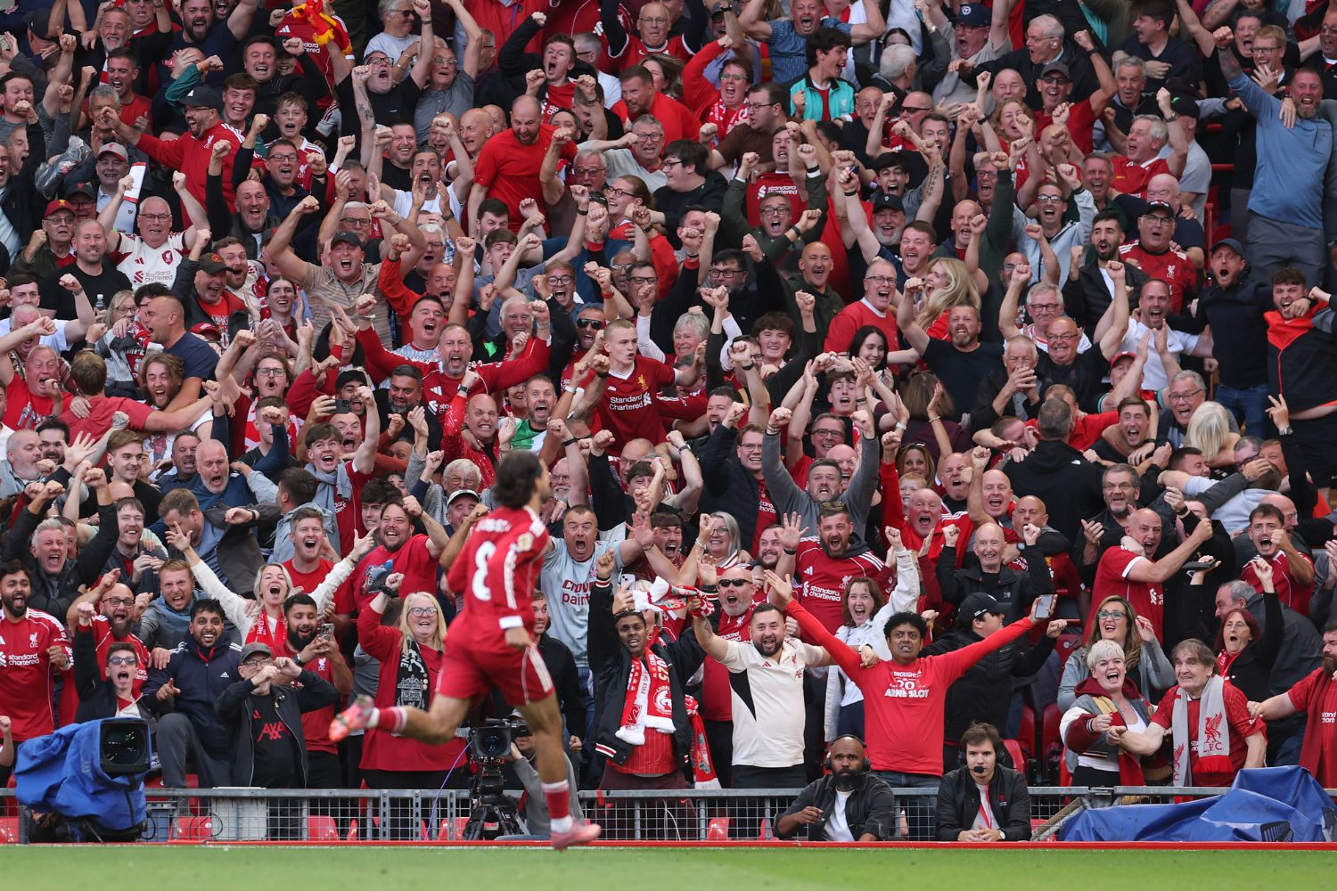 Liverpool fans celebrate Dominik Szoboszlai's goal against Arsenal