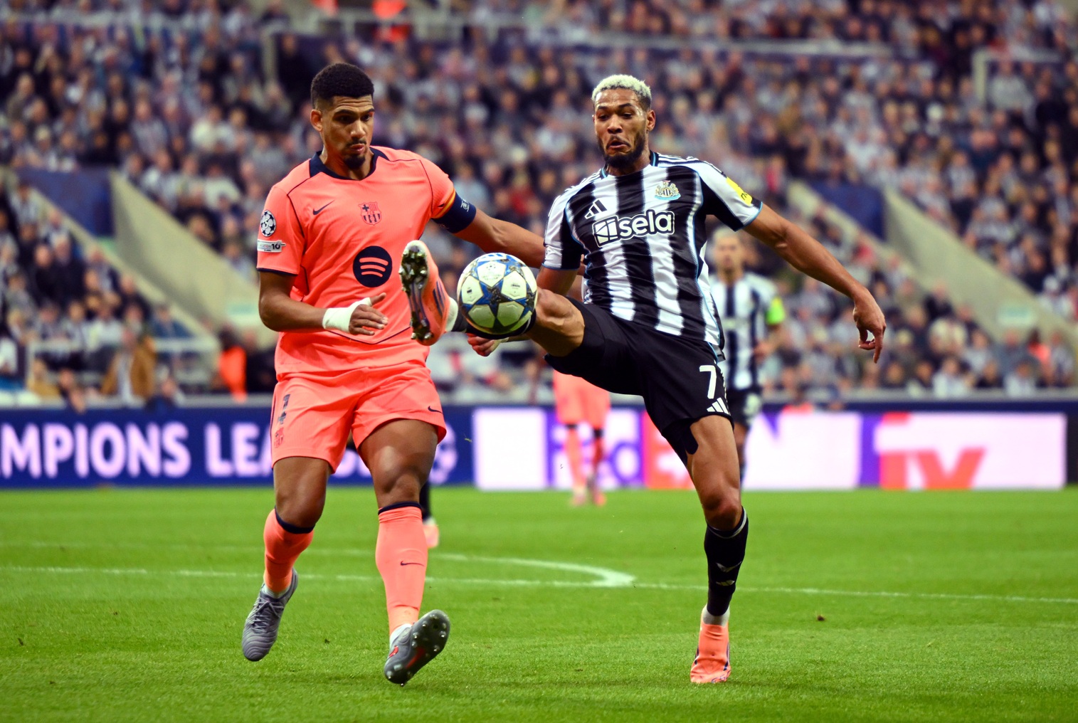 Liverpool are reportedly keeping an eye on Ronald Araujo's situation at Barcelona