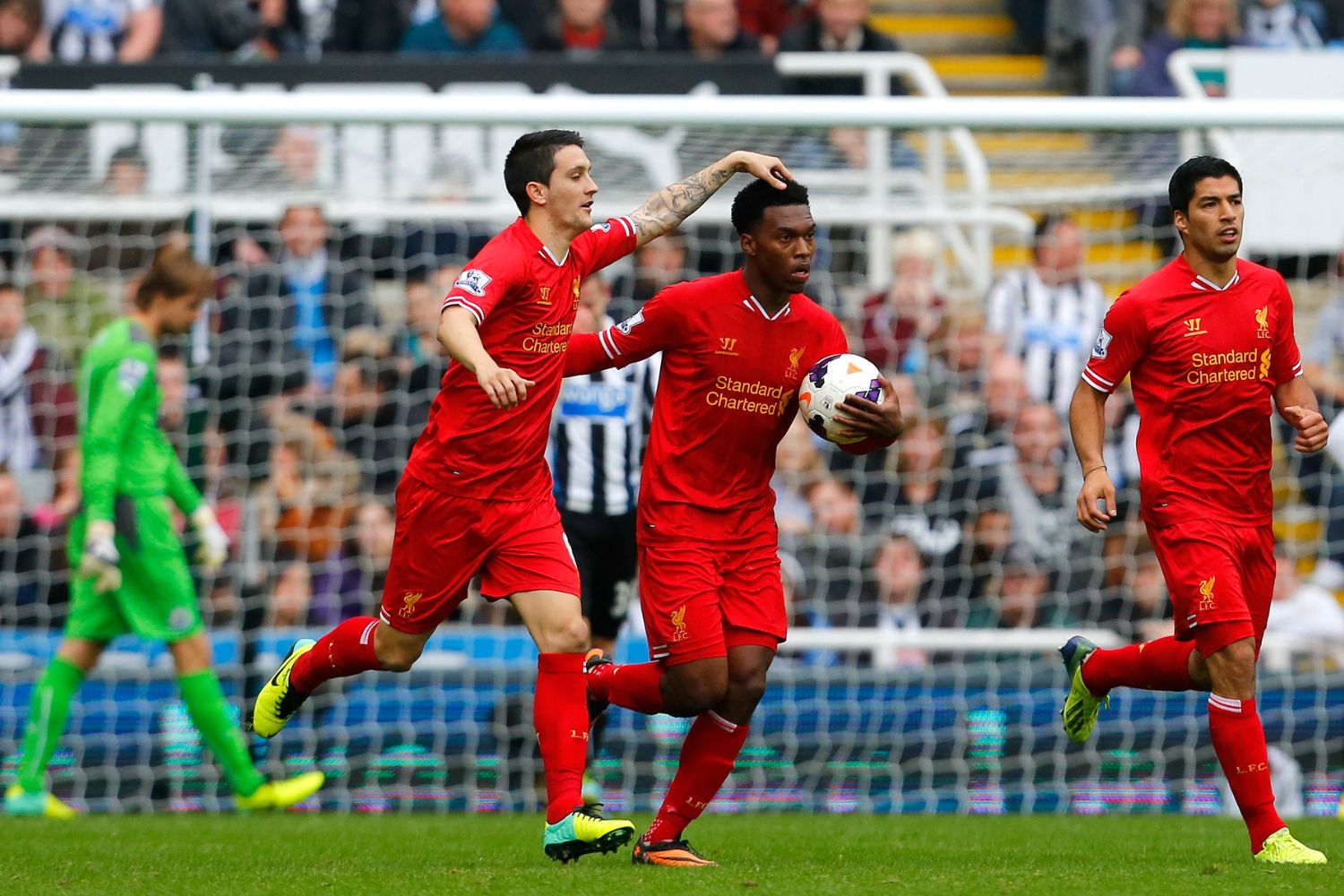 Luis Alberto celebrates with Daniel Sturridge and Luis Suarez
