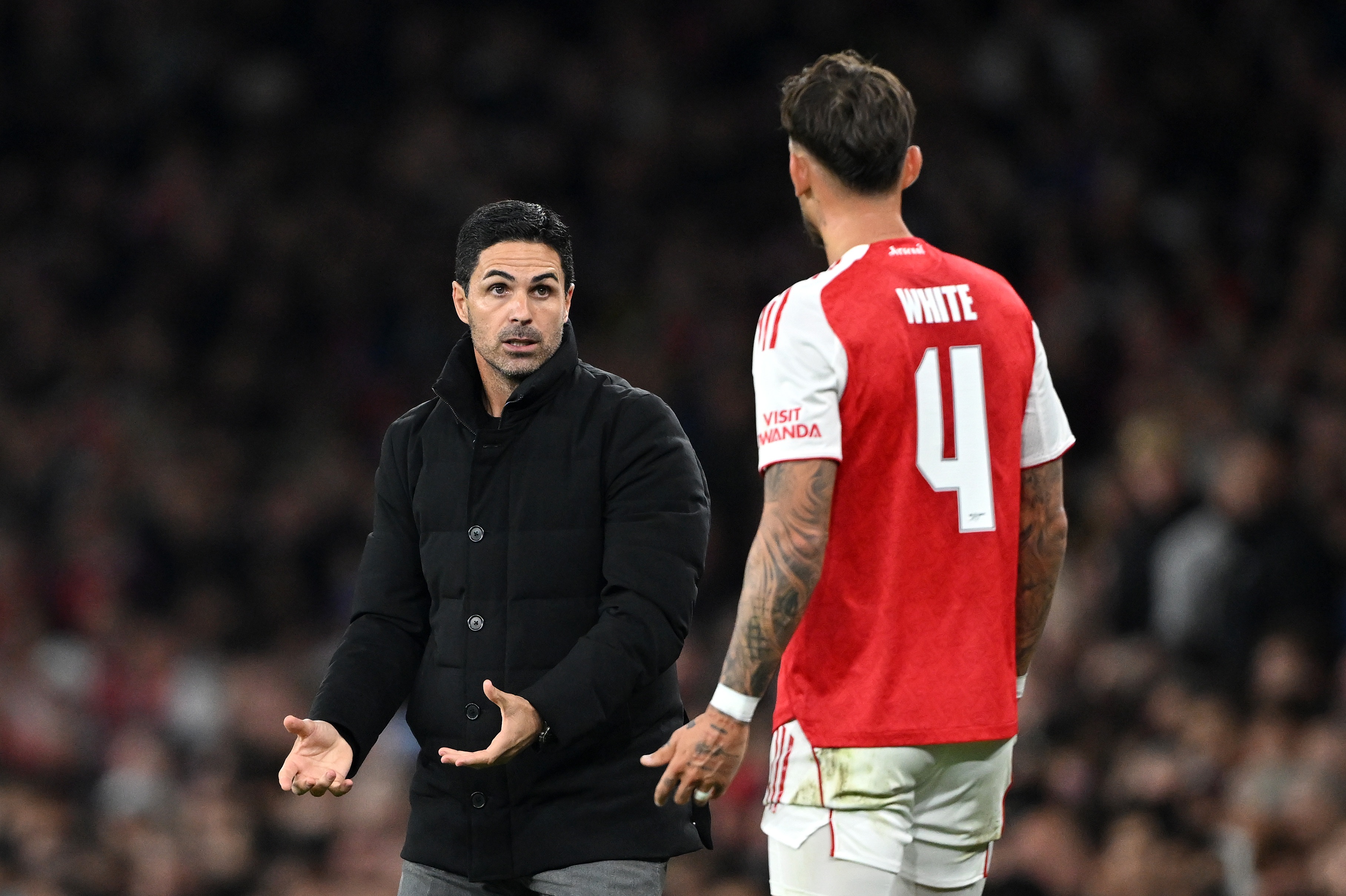 Arsenal head coach Mikel Arteta gestures at Ben White.