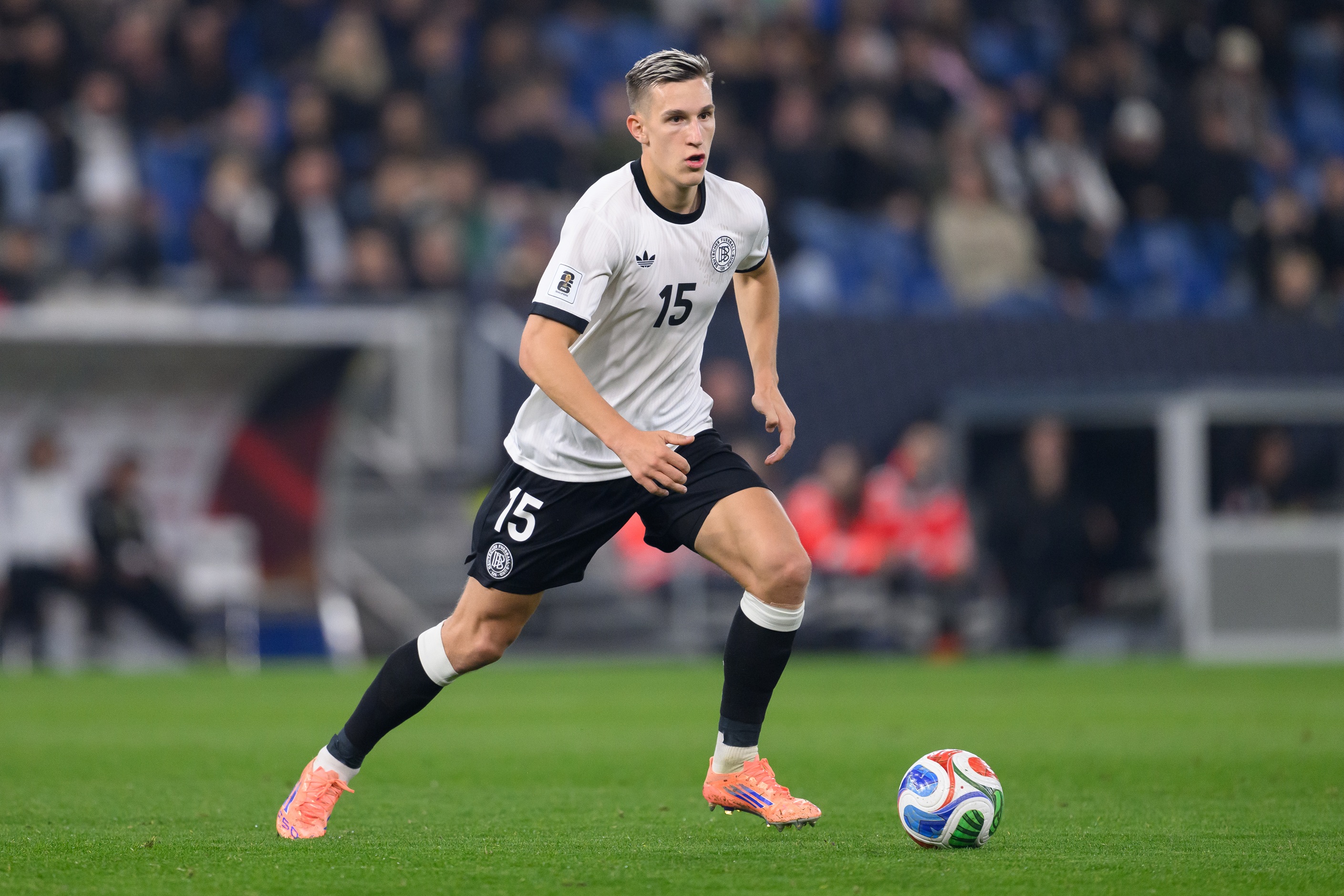 Nico Schlotterbeck advances with the ball.