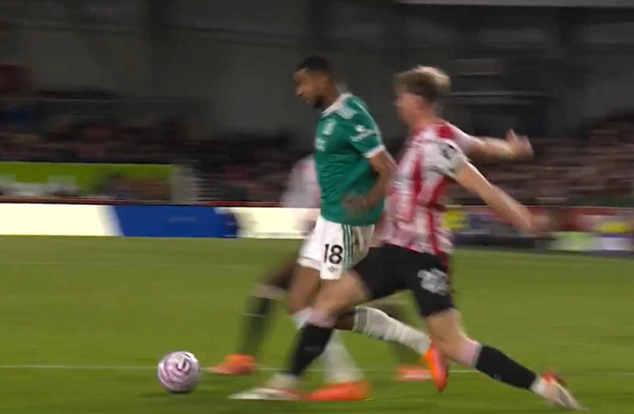 Cody Gakpo penalty incident vs Brentford