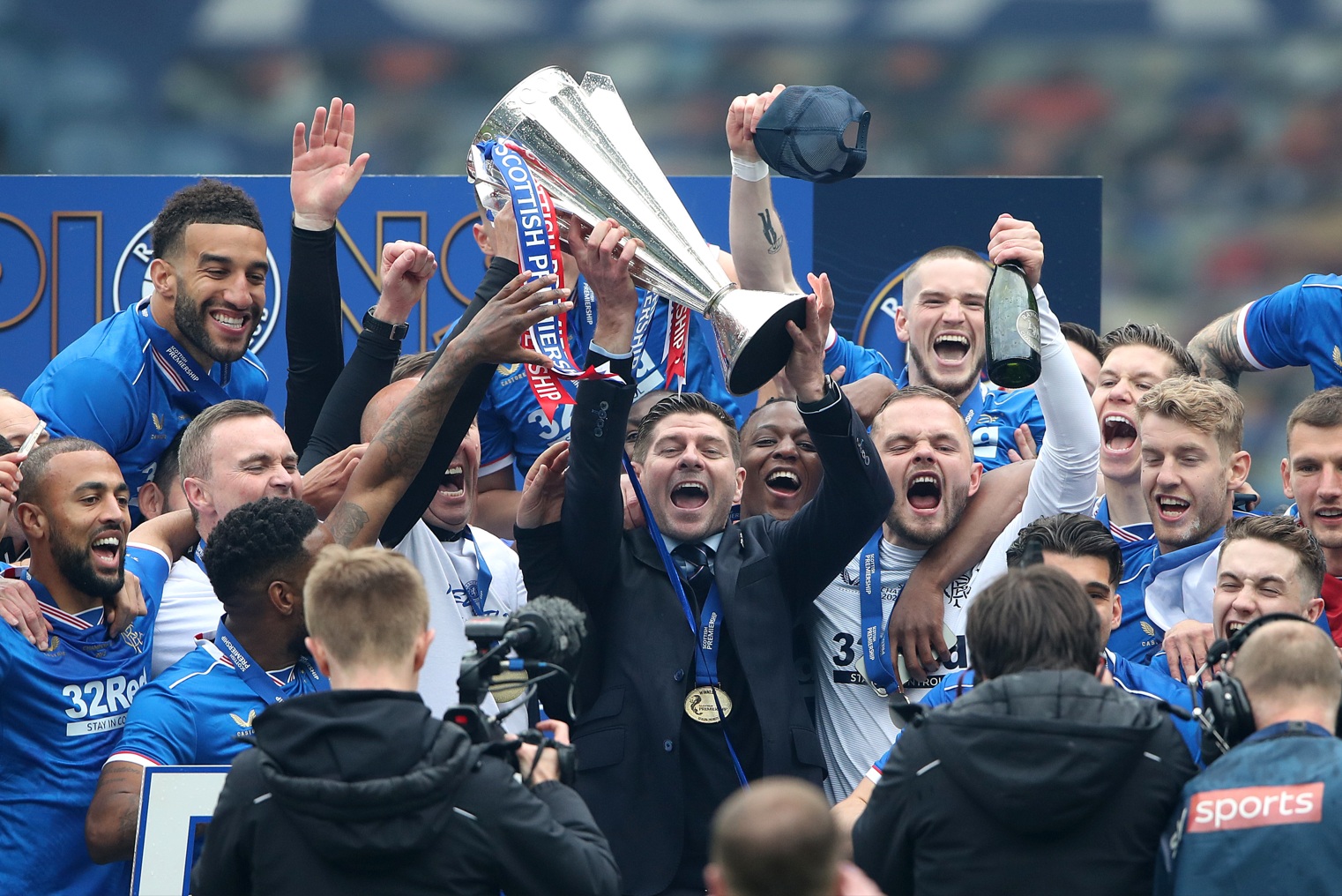 Steven Gerrard celebrates winning the Scottish Premiership with Rangers in 2021