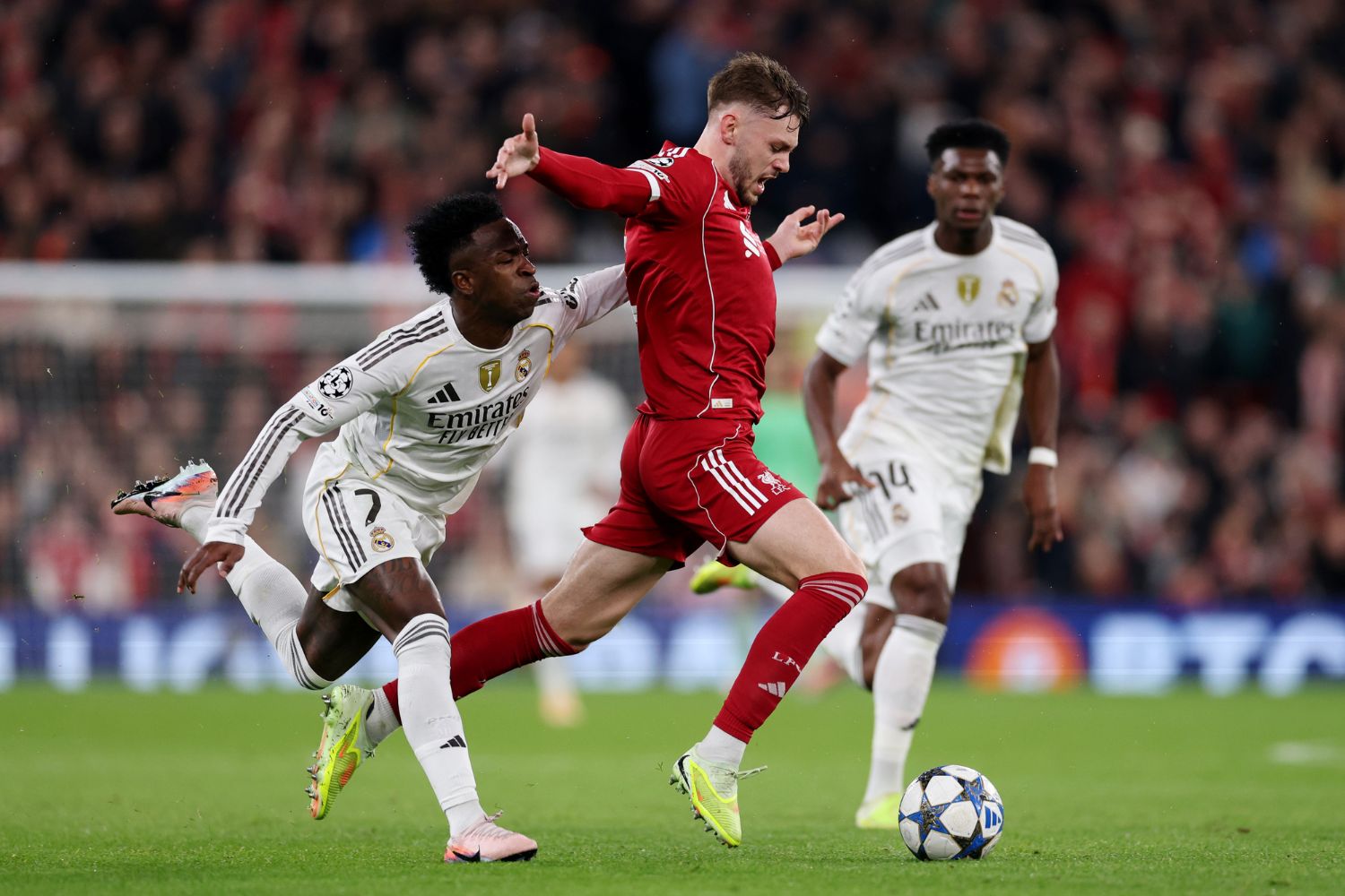 Conor Bradley against Vinicius Jr