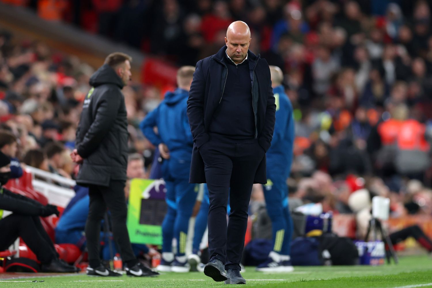 Arne Slot during defeat to Nottingham Forest