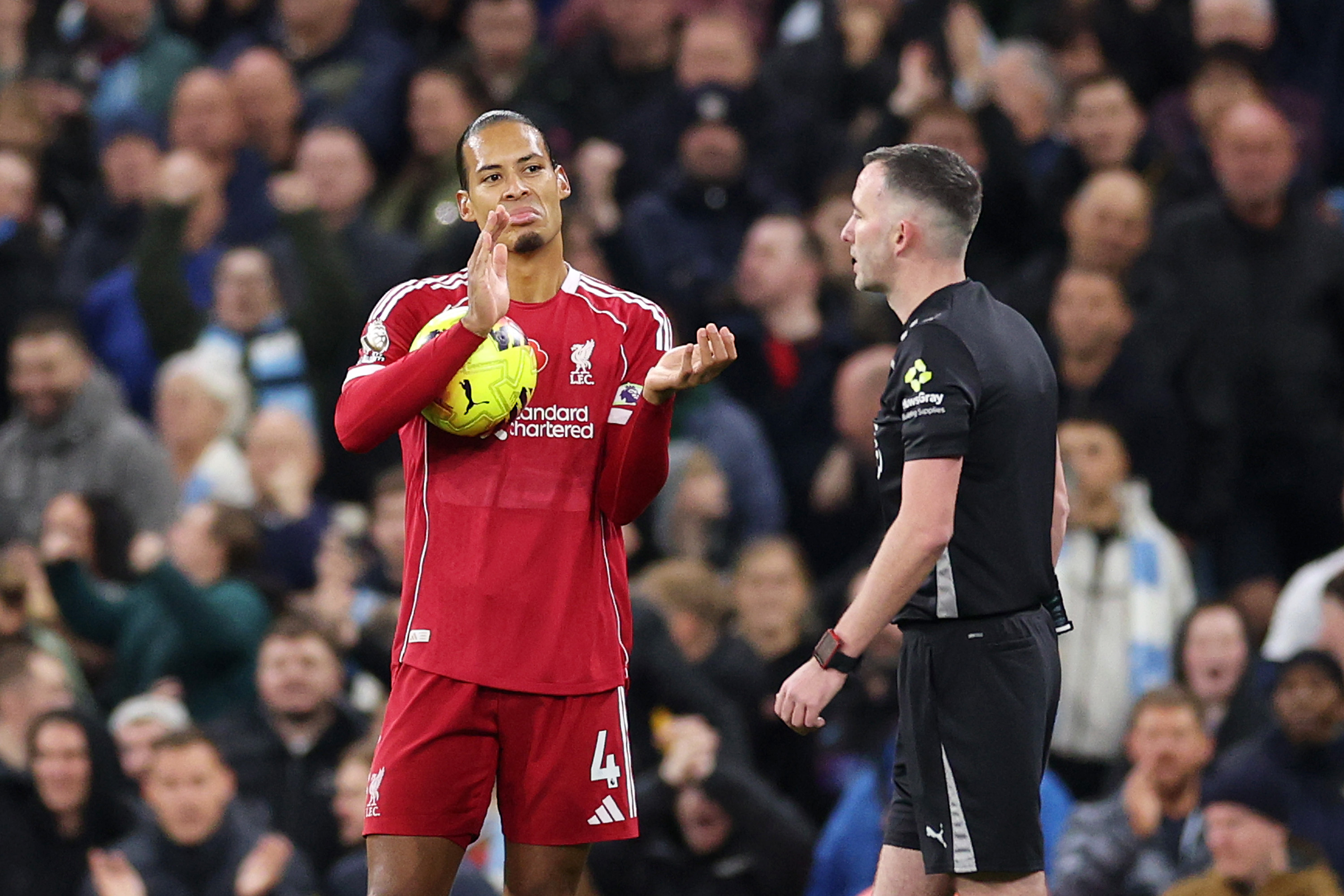 Virgil van Dijk sarcastically applauds Chris Kavanagh's decision to award Manchester City a penalty