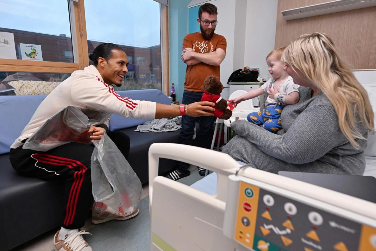 Virgil van Dijk visits Alder Hey with the Liverpool squad