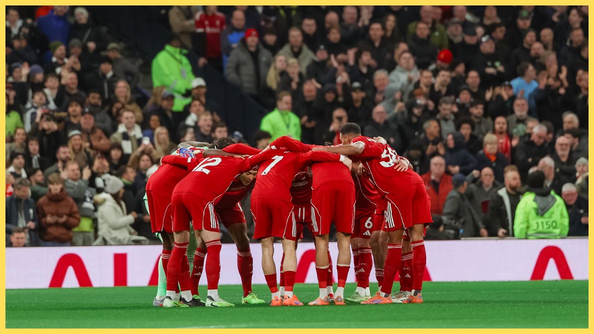 Liverpool squad in a team huddle before Tottenham