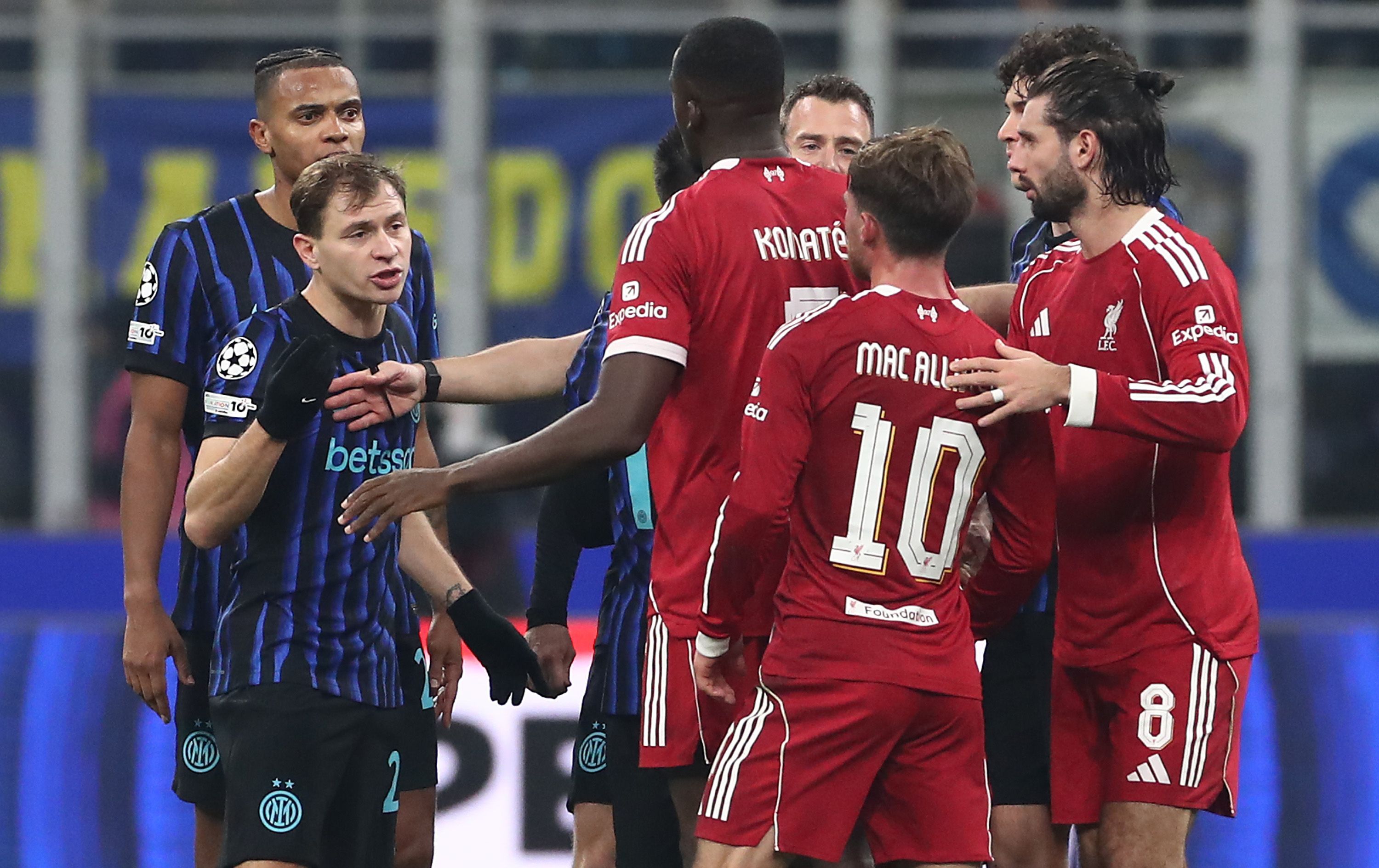 Alexis Mac Allister remonstrates with Nicolo Barella at the San Siro