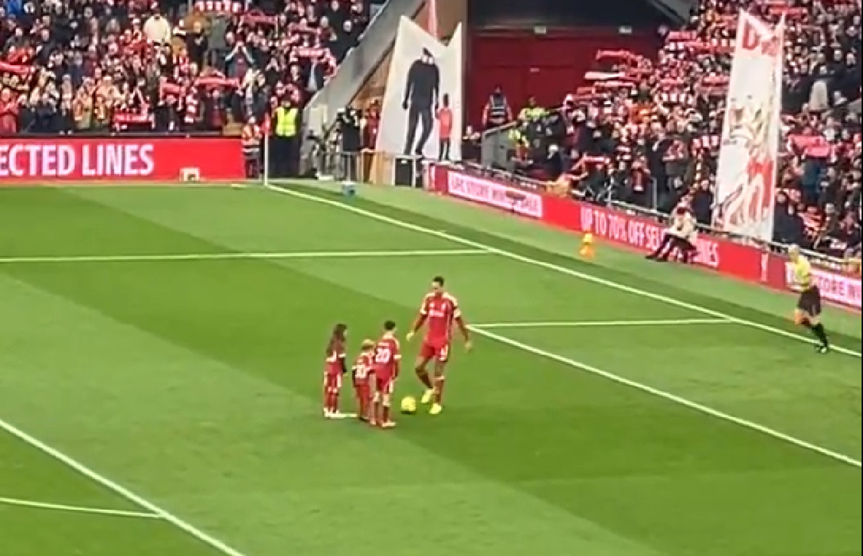 Virgil van Dijk has a pre-match kickabout with Diogo Jota's children before Liverpool's match against Wolves