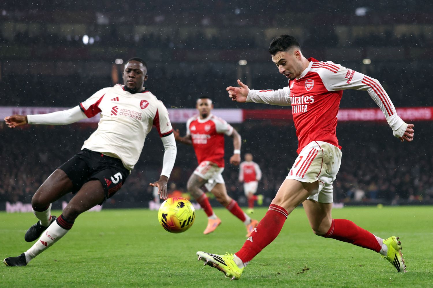 Gabriel Martinelli of Arsenal crosses the ball against Liverpool