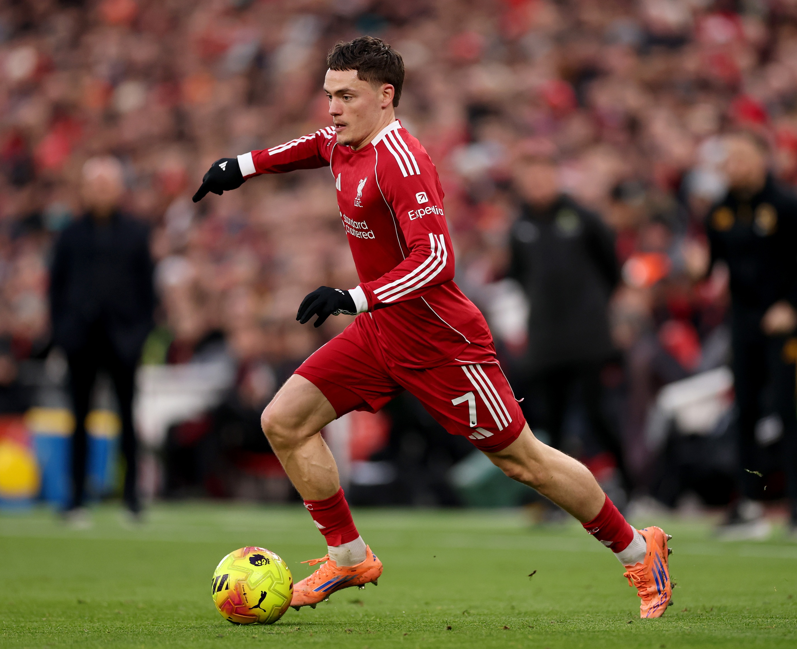 Florian Wirtz dribbles with the football.