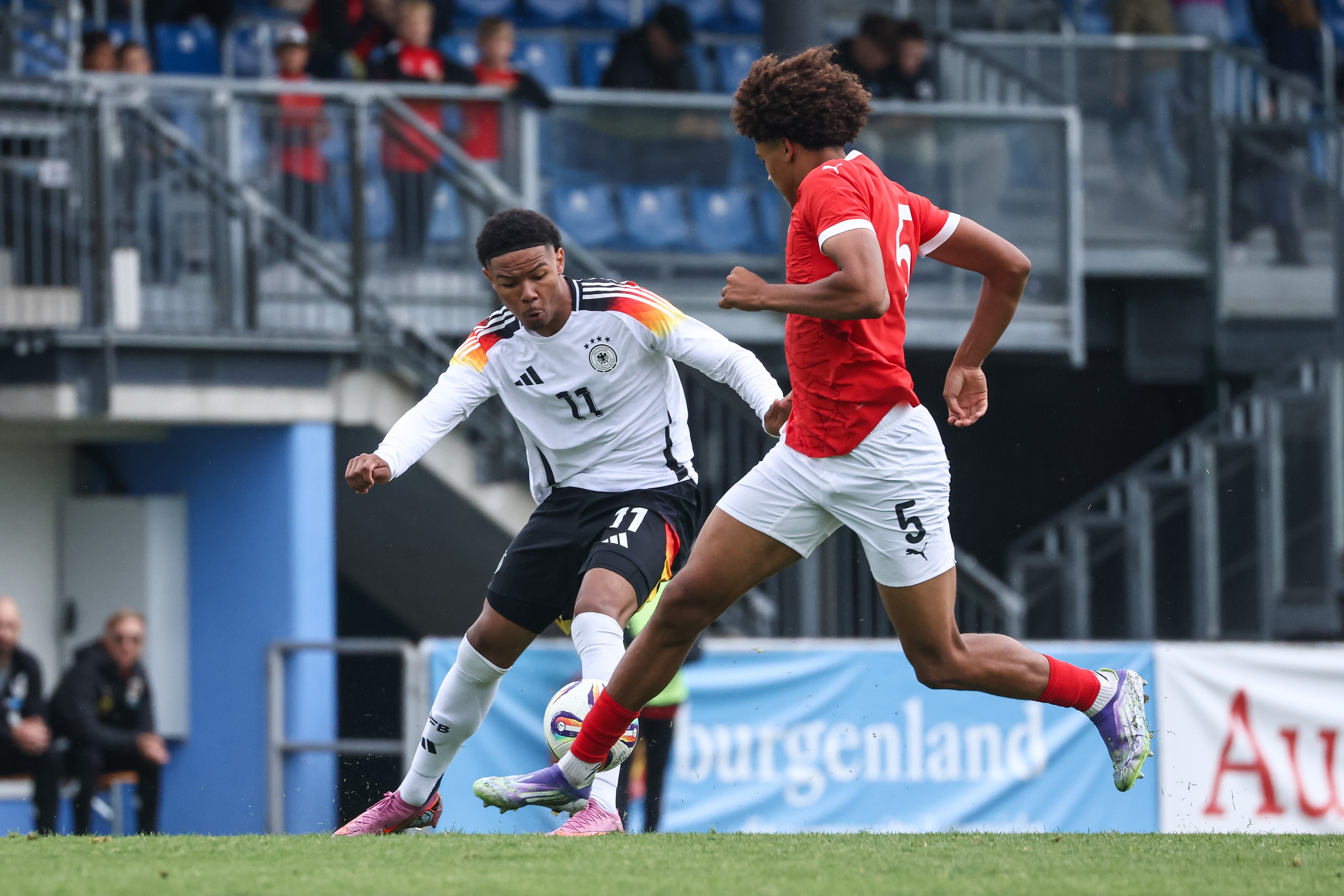 Ifeanyi Ndukwe challenges Maik Afri Akumu of Germany.