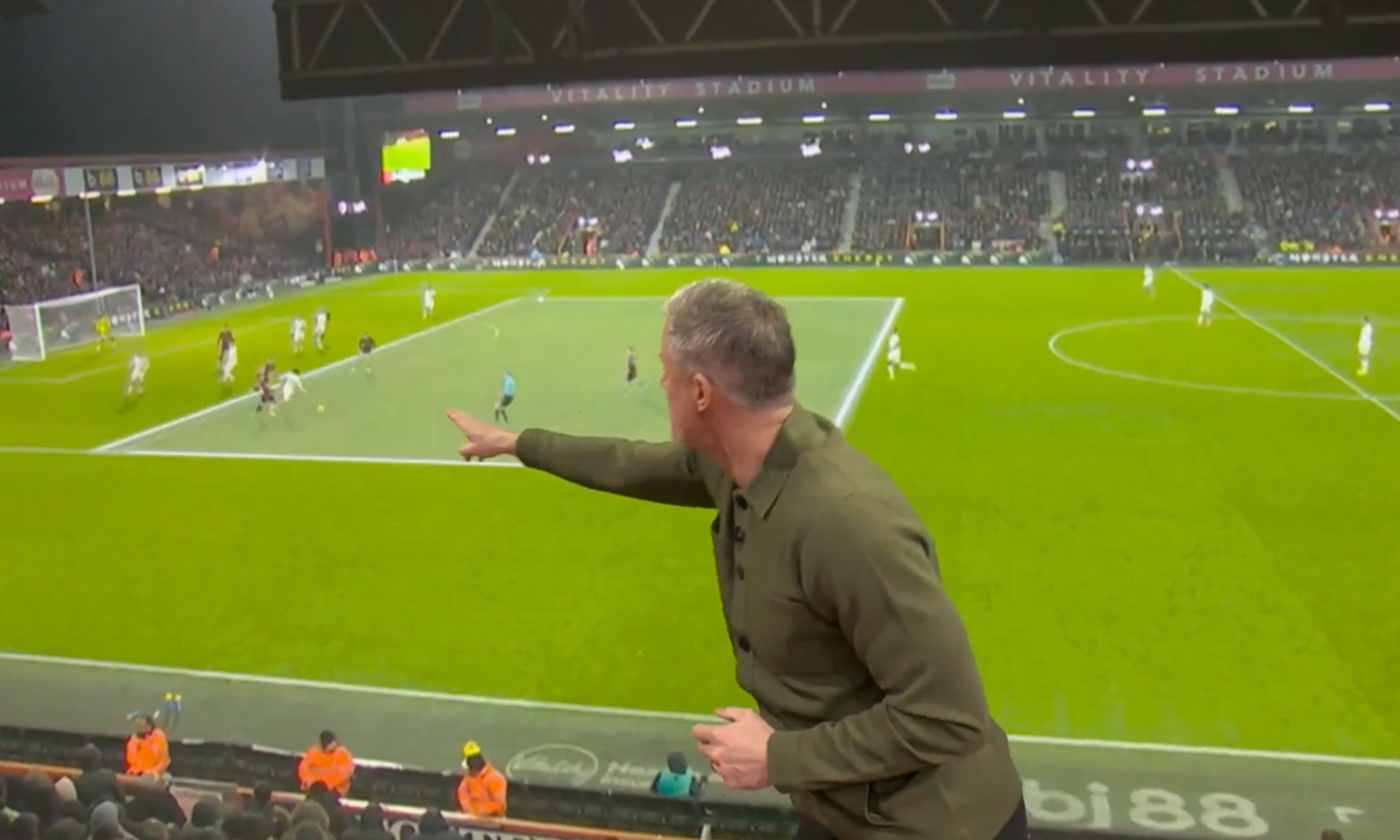 Jamie Carragher pinpoints a gaping chasm between two blocks of Liverpool players