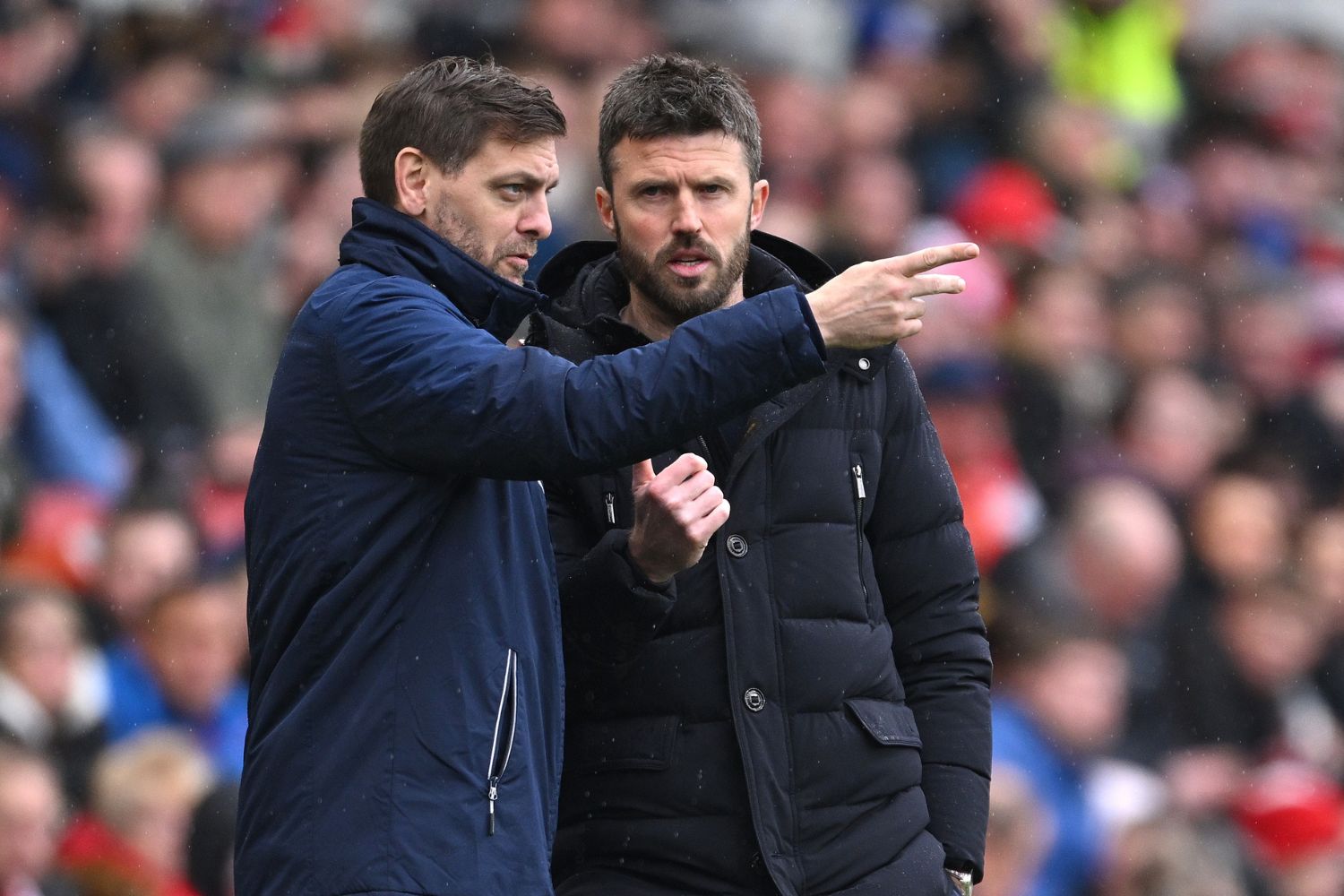 Middlesbrough head coach Michael Carrick (r) in discussion with assistant Jonathan Woodgate