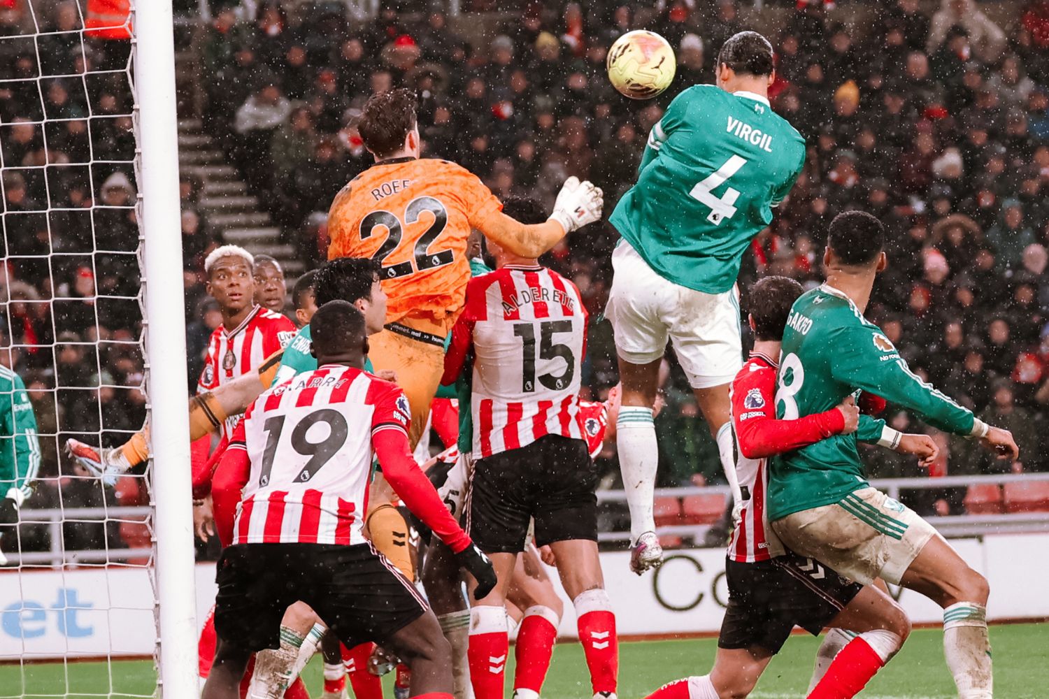 Gakpo looks on as Virgil van Dijk scores against Sunderland