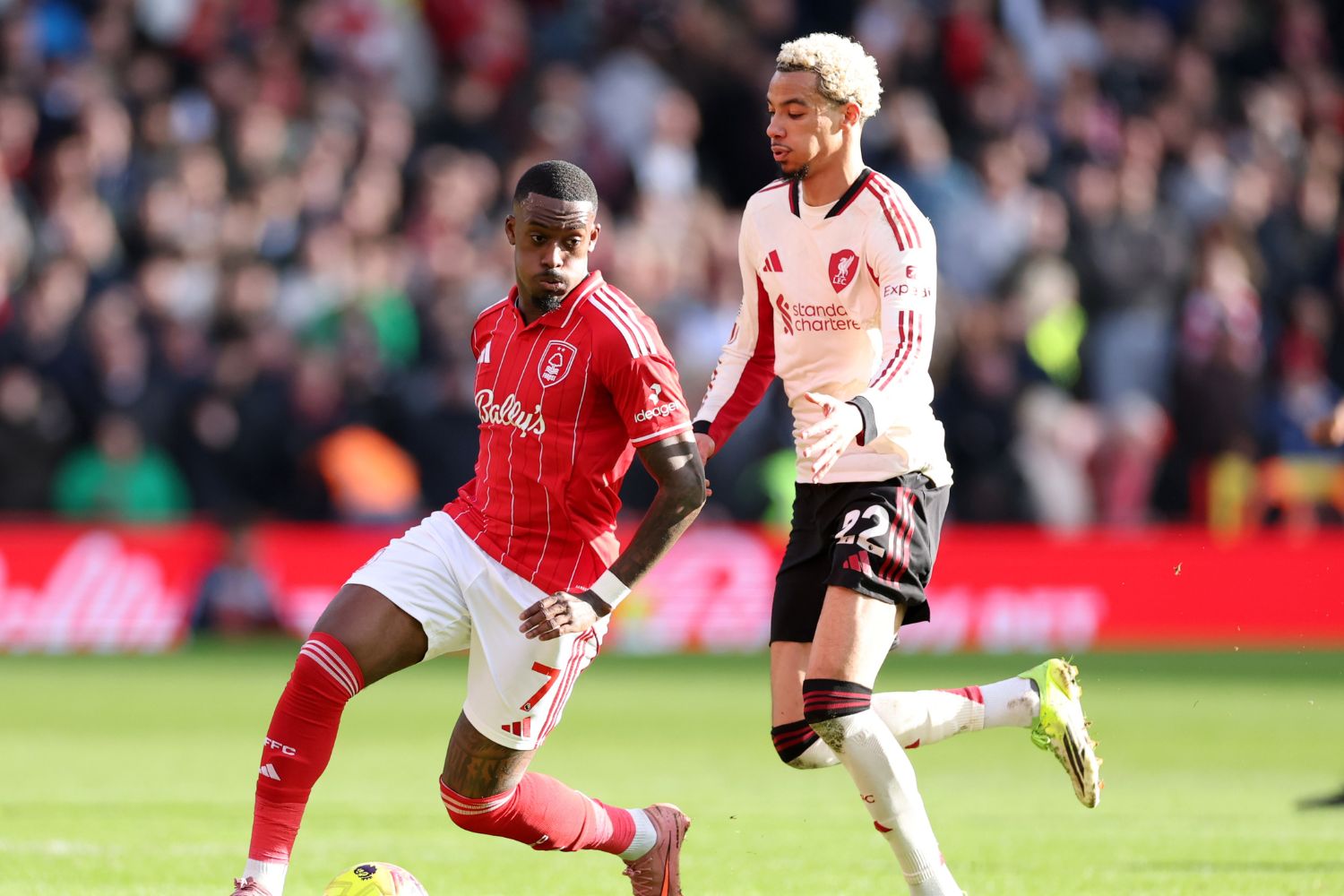 Callum Hudson-Odoi of Nottingham Forest controls the ball under pressure from Hugo Ekitike of Liverpool