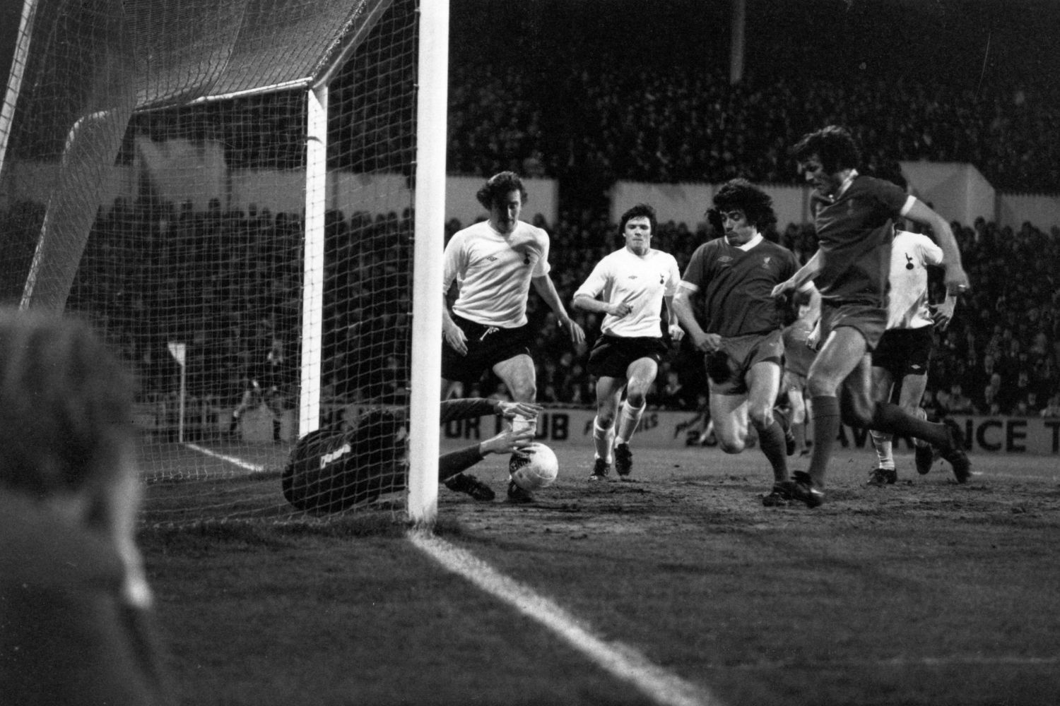 Liverpool football players, Kevin Keegan and John Toshack, attacking the Tottenham Hotspur goal