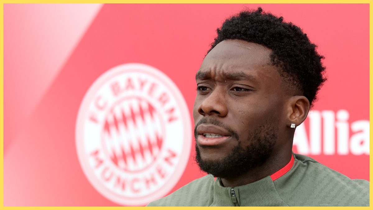 Alphonso Davies of FC Bayern München arrives for training