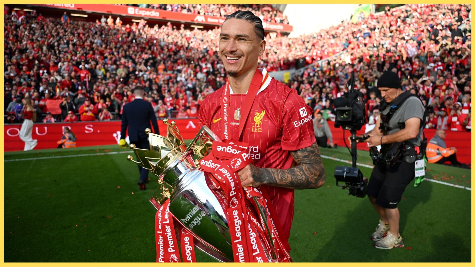 Darwin Nunez poses with the Premier League trophy