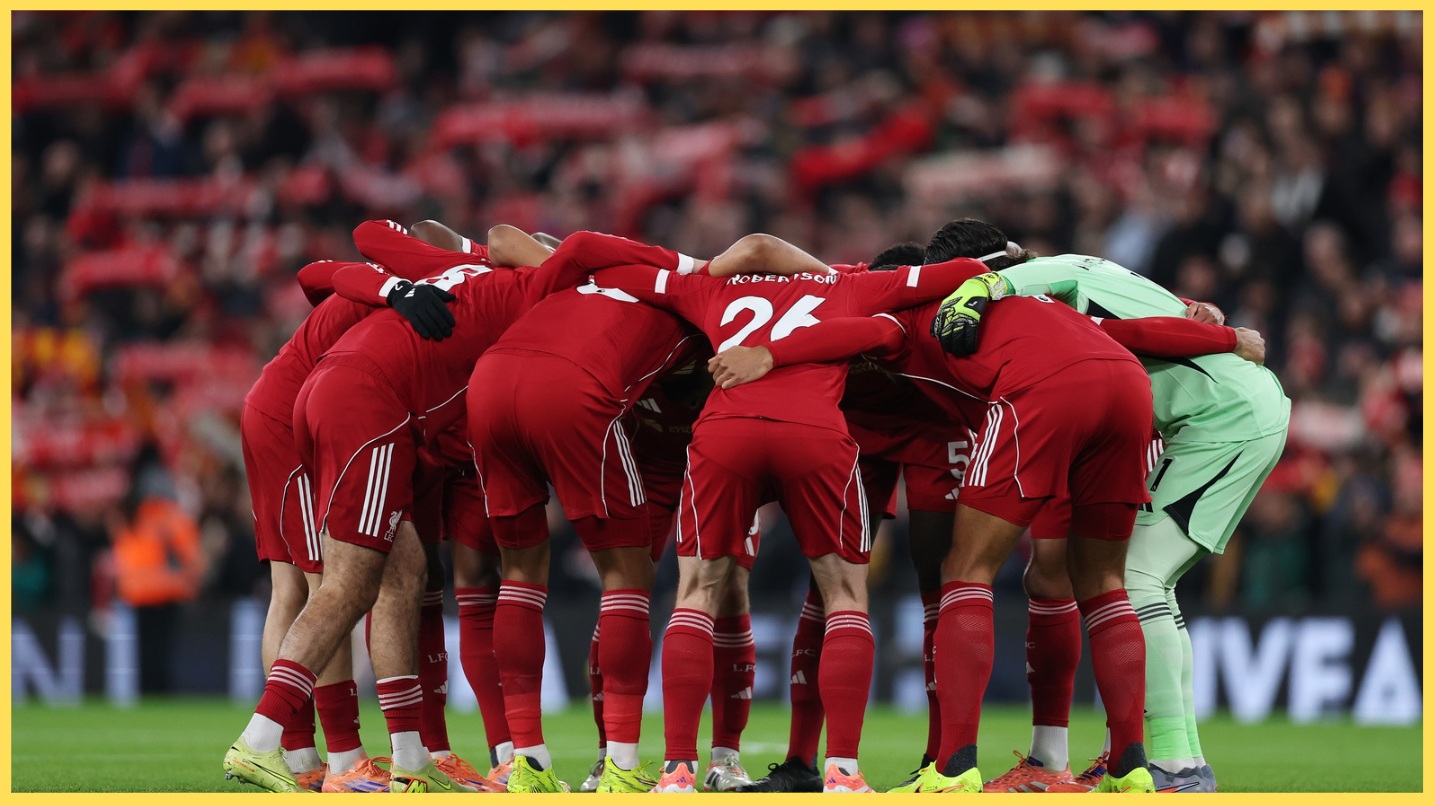 Liverpool players form a huddle before kick-off