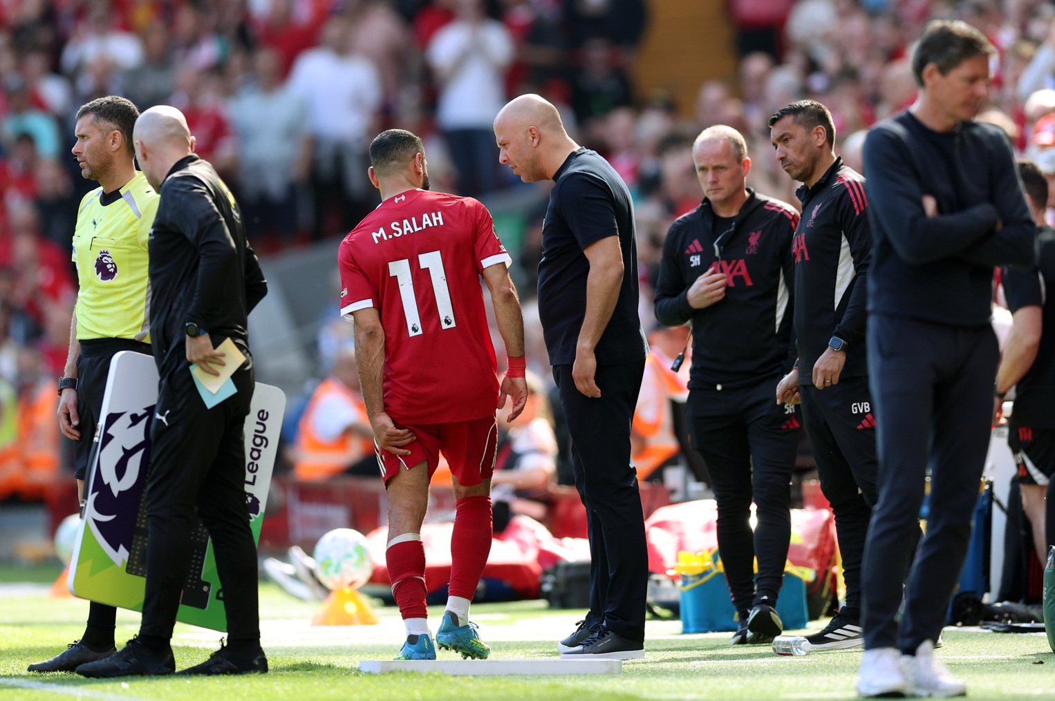 Mo Salah was forced off with injury in Liverpool's 3-1 win over Crystal Palace on Saturday