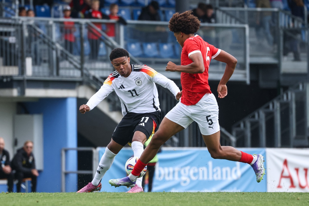 Ifeanyi Ndukwe (no.5) made his senior debut for Austria Vienna on Sunday