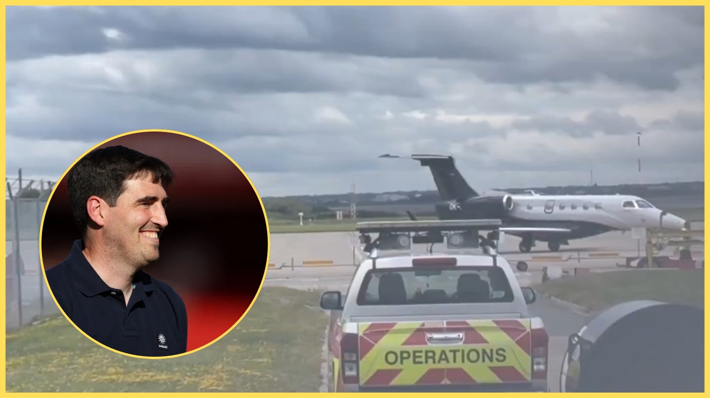 The plane carrying Andoni Iraola has touched down in Liverpool