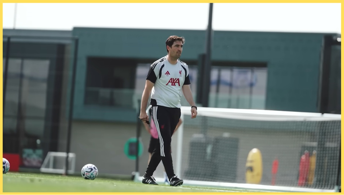 Andoni Iraola puts his Liverpool players through their paces in training