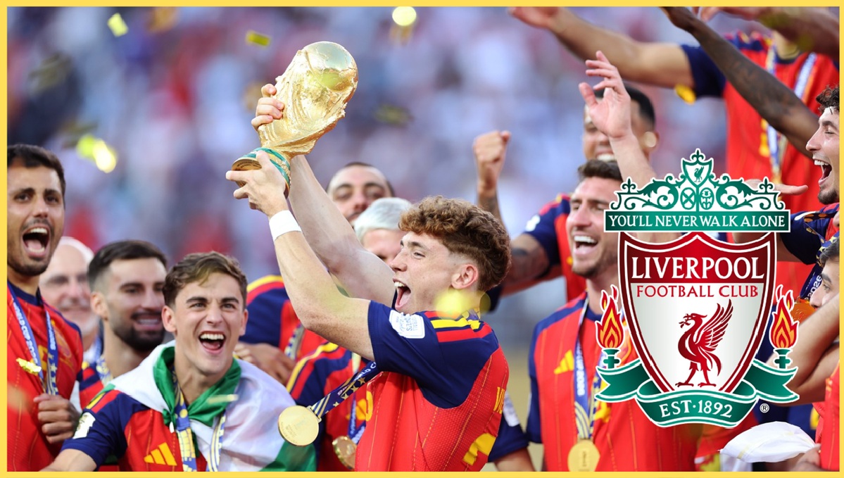 Victor Munoz raises the World Cup trophy after Spain's victory in the final