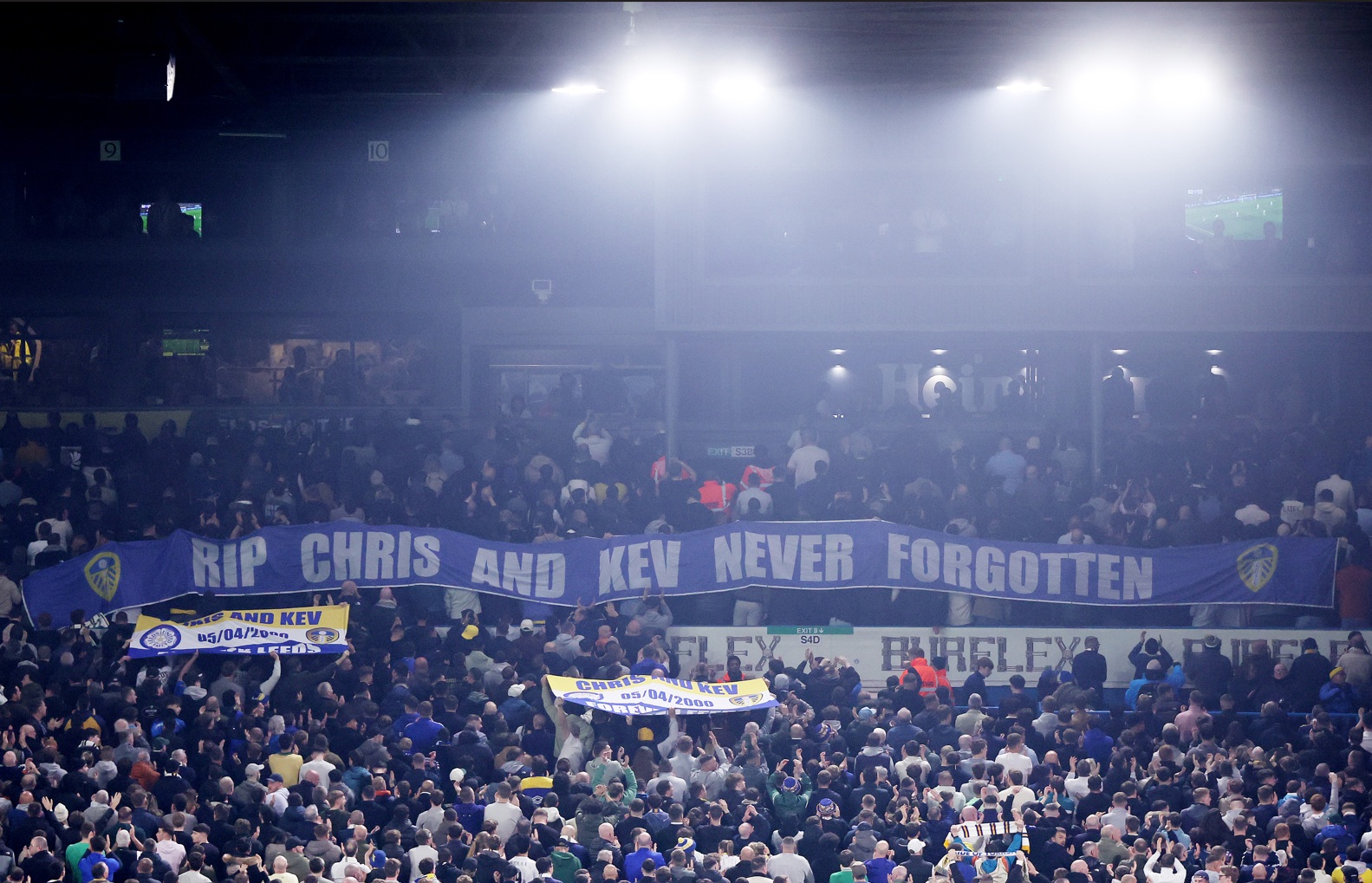 Leeds fans pay tribute to Christopher Loftus and Kevin Speight, who were fatally stabbed in Istanbul in 2000
