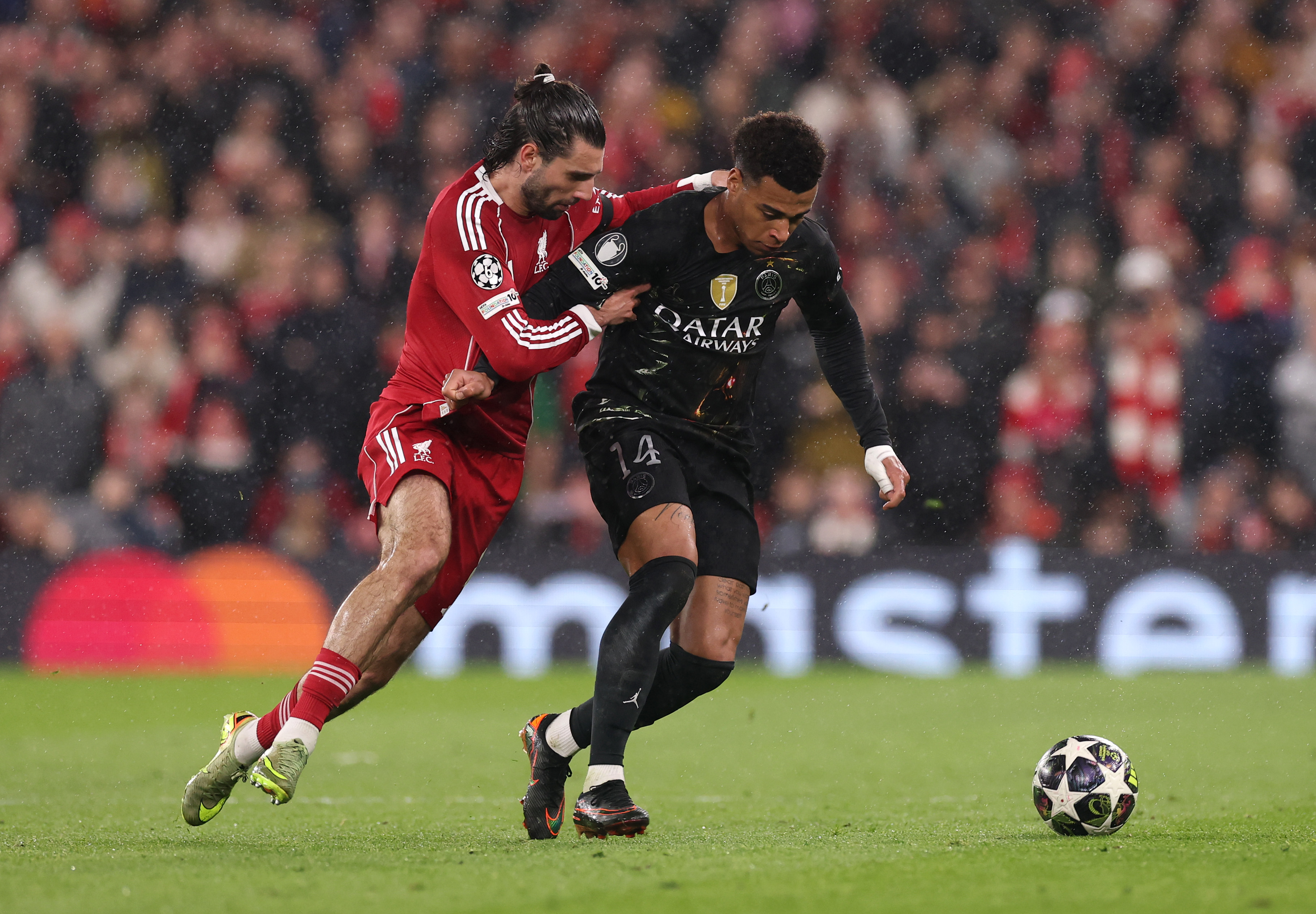 Dominik Szoboszlai challenges Desire Doue for possession