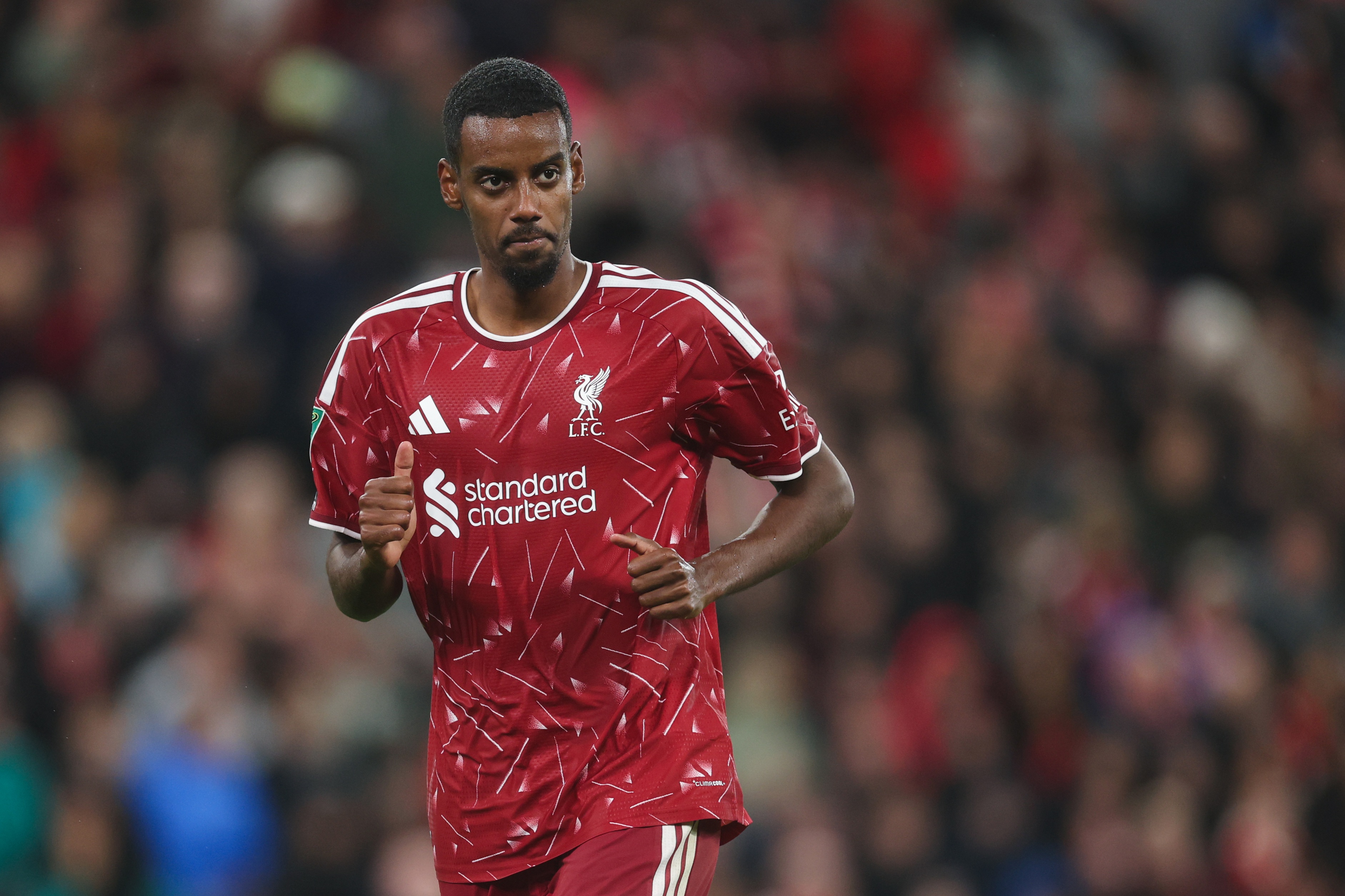Alexander Isak runs on the pitch during Liverpool vs Tottenham.