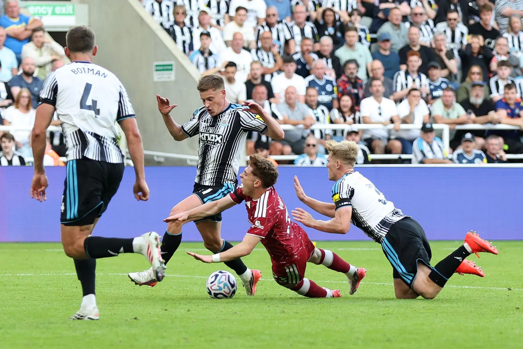 hall-munoz-penalty ‘Really good call’ – Howard Webb stands over big VAR decision from recent Liverpool fixture