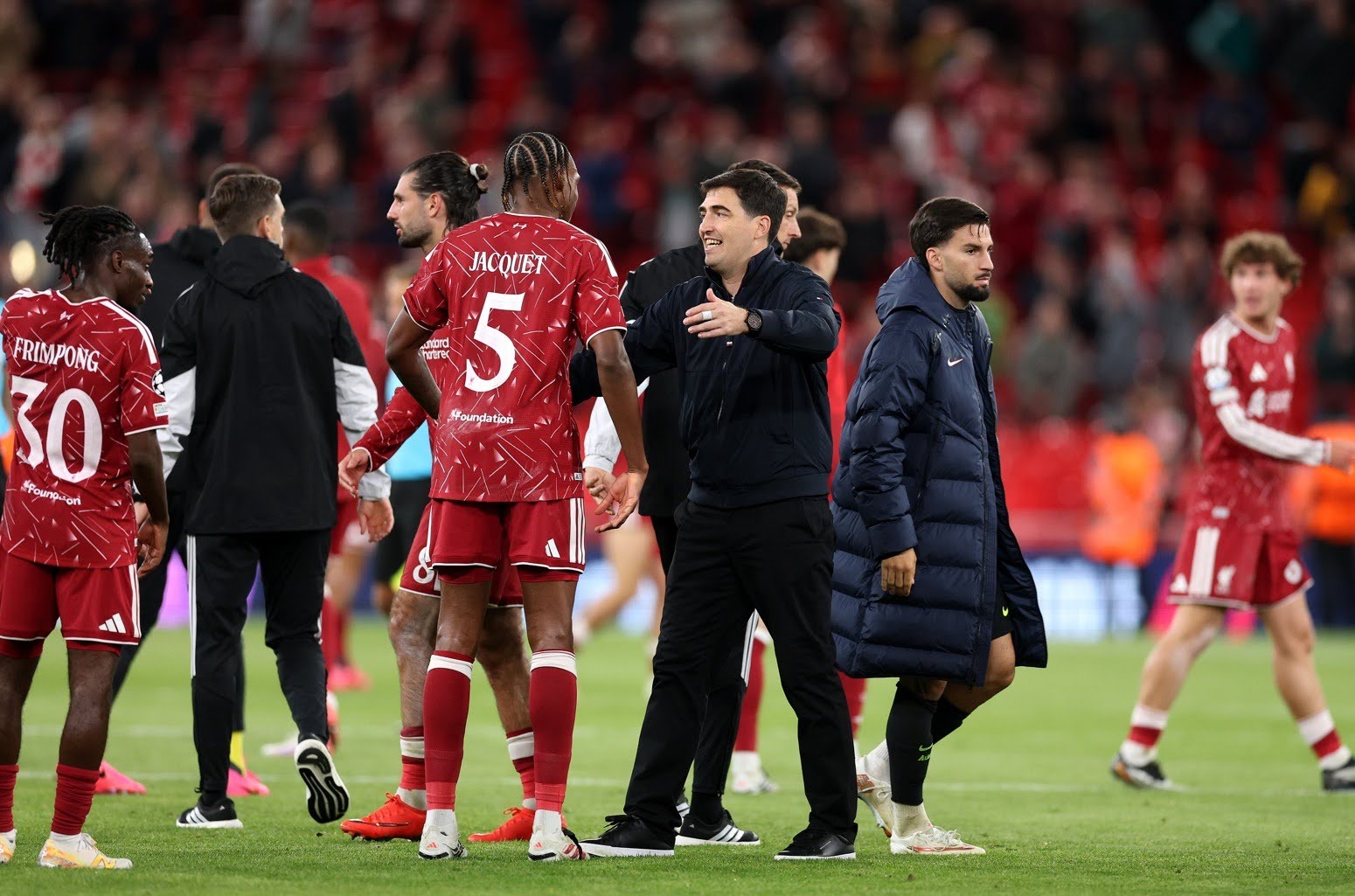 Jeremy Jacquet is congratulated by Andoni Iraola