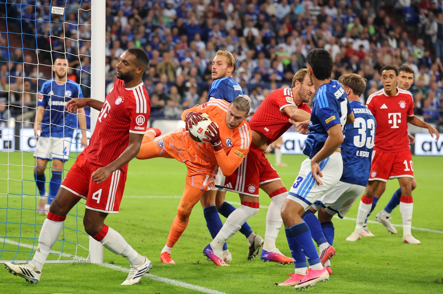 Loris Karius in action for Schalke 04 against Bayern Munich