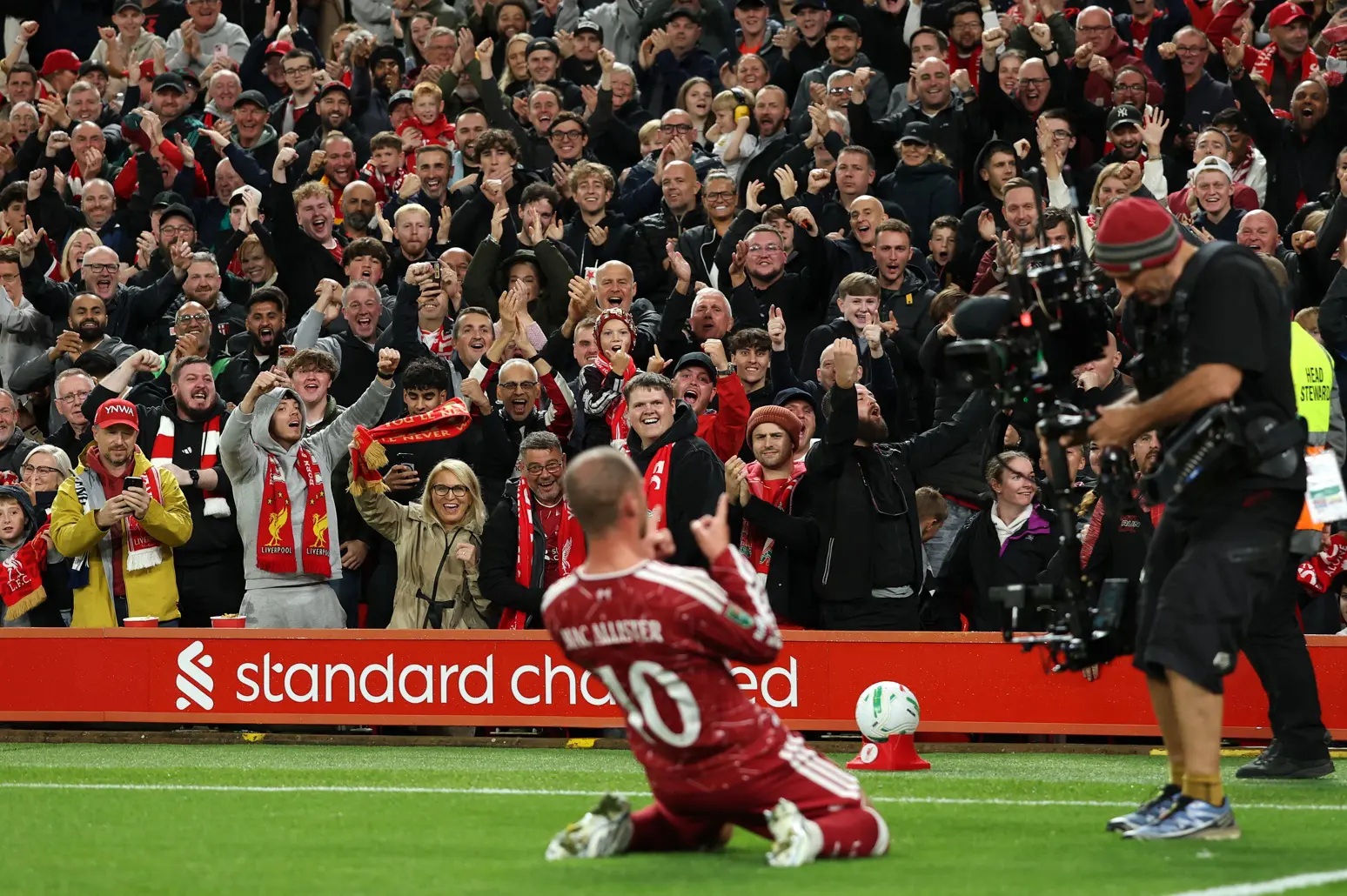 Alexis Mac Allister celebrates his goal against Spurs
