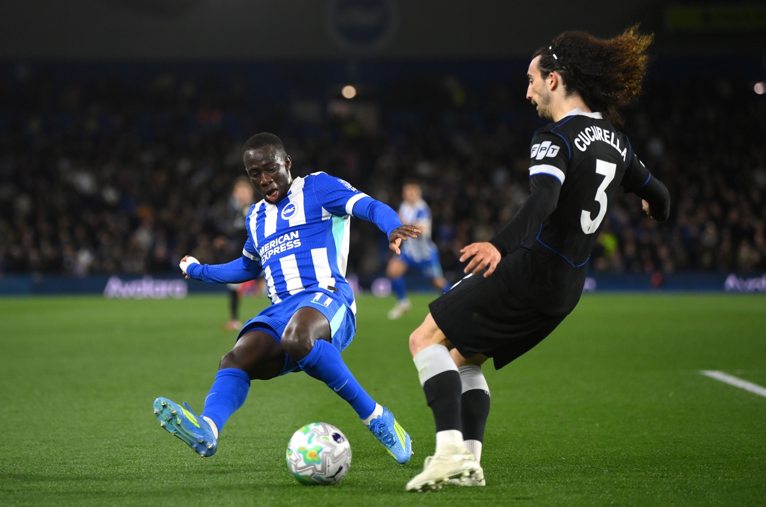 Yankuba Minteh puts in a challenge on Marc Cucurella