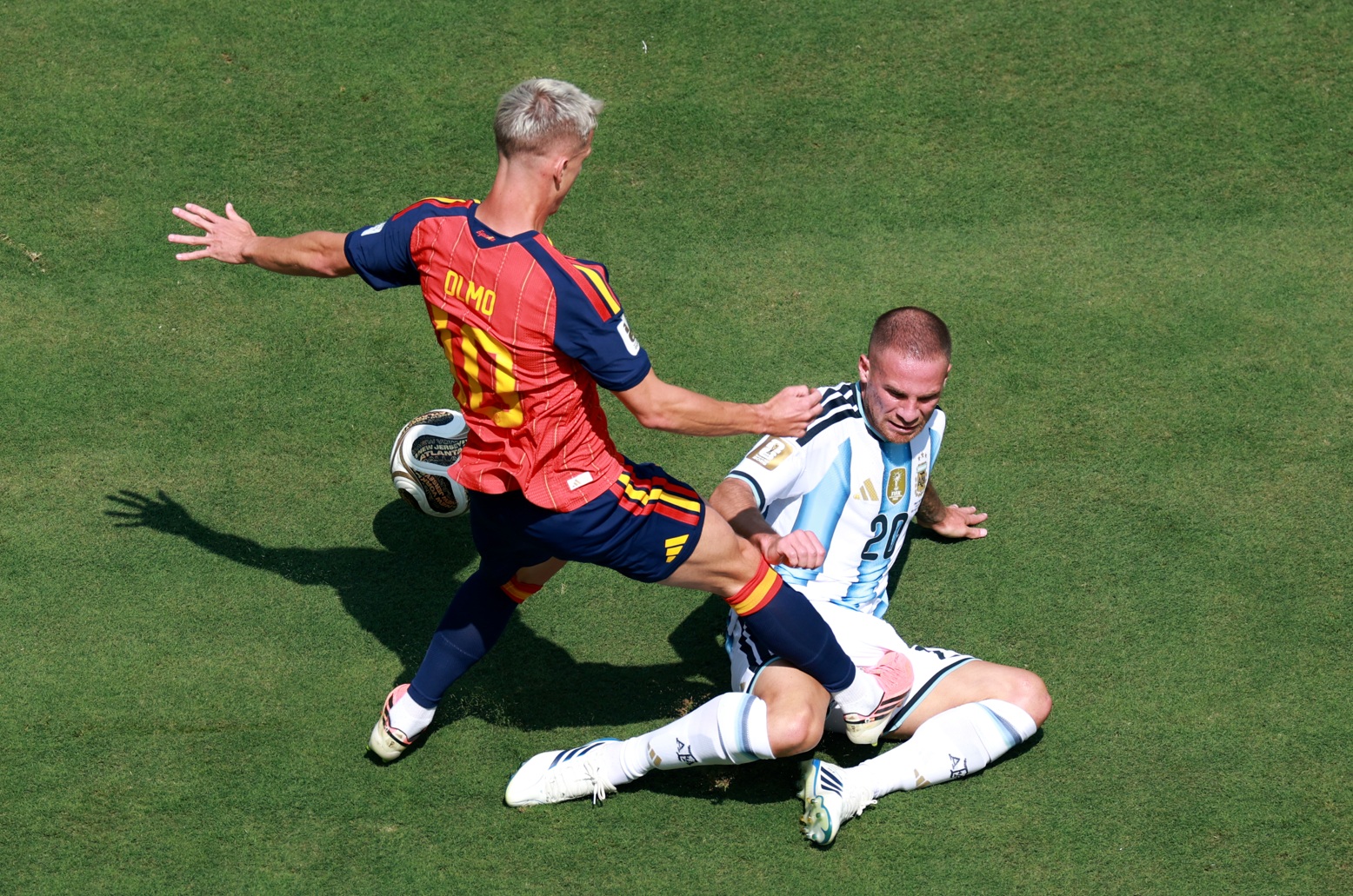 Alexis Mac Allister tackles Dani Olmo in the World Cup final